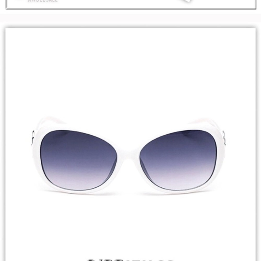 Oversized polarized sunglasses